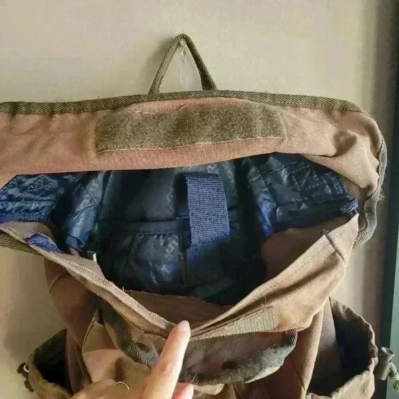 Beautiful Tan Brown TOMMY HILFIGER Travel Backpack Adjustable Pockets Unisex - Picture 7 of 10